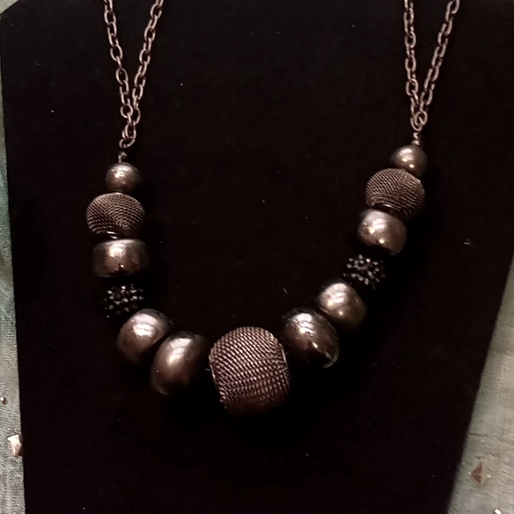 Gunmetal bead necklace - Picture 2 of 2